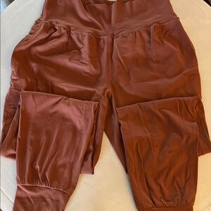 Athleta Women's brown salutation jogger